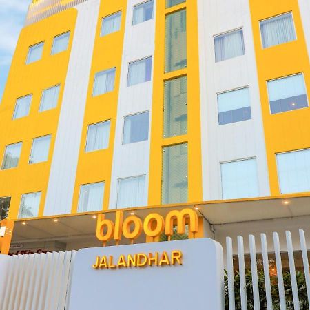 Bloom Hotel - Jalandhar Bagian luar foto
