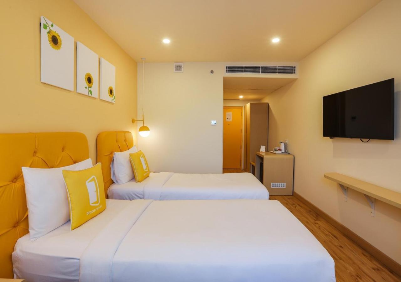 Bloom Hotel - Jalandhar Bagian luar foto